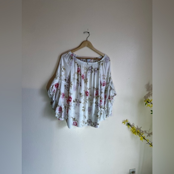 Fever Women's Top Size M Multicolored Floral Round Neck Ruffle slevees - Picture 3 of 15